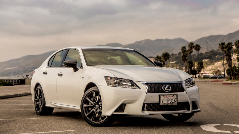 Illustration for article titled How Does A Brand New Lexus Compare To A Used One With 900,000 Miles?